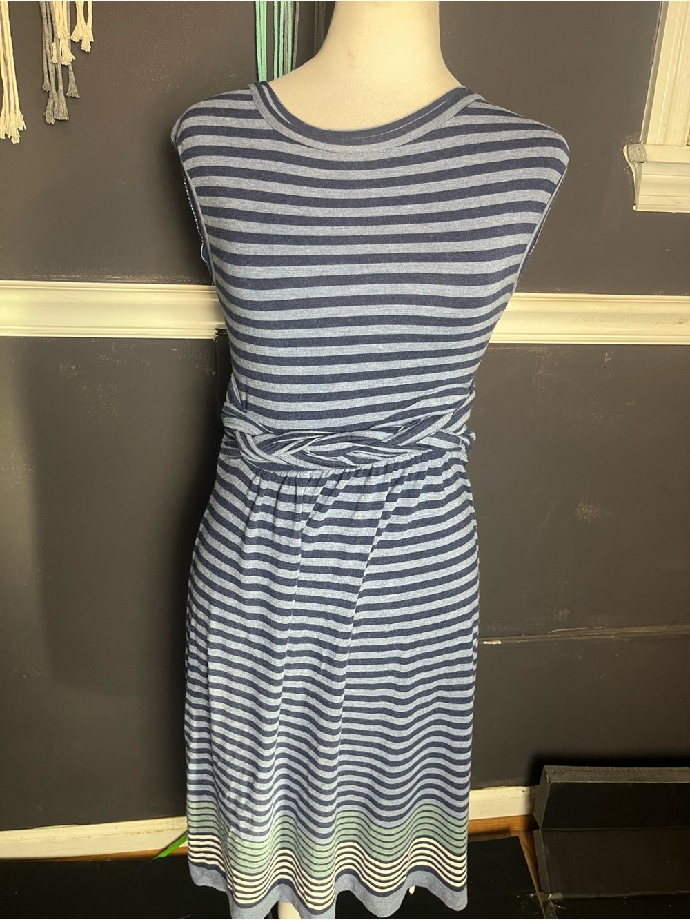 Max Studios Women’s size XS Sleeveless Midi Dress